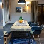Nyaraló Mila *